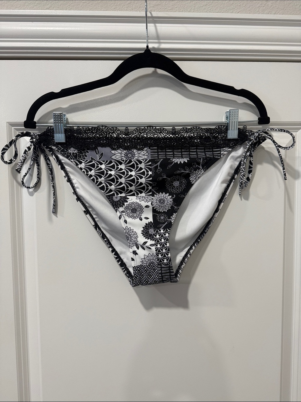 Swimsuits For All Black & White Floral Tie-Side Bikini Bottoms